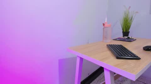 Snapshot of hannah_martinez_ chatting on 10/09/25, 08:18 Maira online show from 10/09/25, 08:18