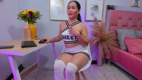 Snapshot of hannah_martinez_ chatting on 10/10/25, 08:19 Maira online show from 10/10/25, 08:19