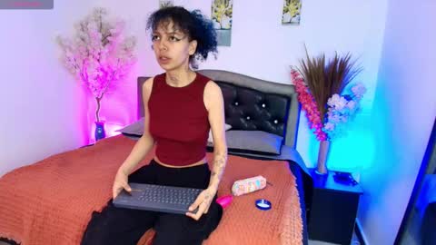 Snapshot of hannahblue_ chatting on 02/05/26, 12:21 HannahBlue online show from 02/05/26, 12:21