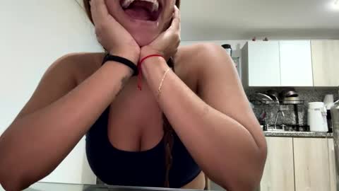 Snapshot of hannakoff chatting on 10/30/25, 02:35 hannakoff online show from 10/30/25, 02:35