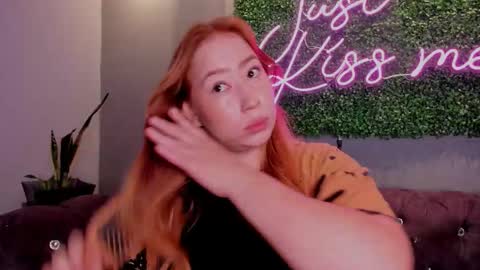 hannamartinn_ online show from 10/22/25, 03:45