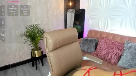 Snapshot of hannawells_ chatting on 02/23/26, 09:34 Hanna online show from 02/23/26, 09:34