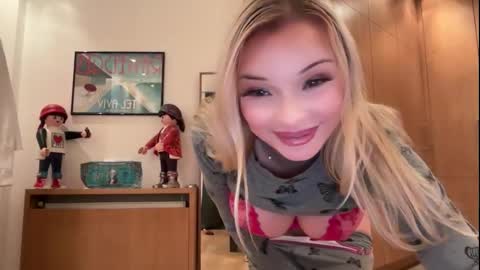 Snapshot of hannaxlovex chatting on 10/14/25, 03:02  FREE LIMITED online show from 10/14/25, 03:02