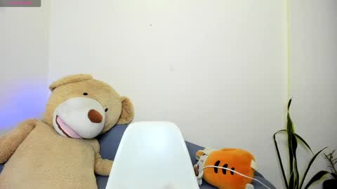Snapshot of hanny_13 chatting on 05/15/26, 11:12 taylor live online show from 05/15/26, 11:12