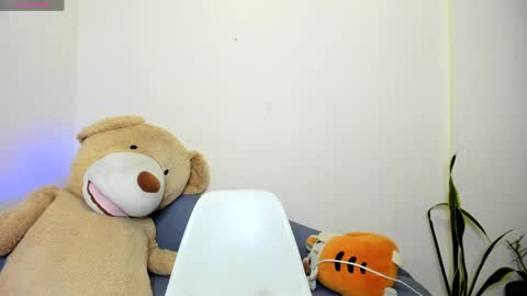 Snapshot of hanny_13 chatting on 05/15/26, 11:34 taylor live online show from 05/15/26, 11:34
