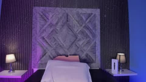 hannyk_ online show from 12/22/25, 04:37