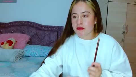 Snapshot of hanssel_tess chatting on 10/23/25, 08:18 isabella online show from 10/23/25, 08:18