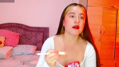 Snapshot of hanssel_tess chatting on 10/24/25, 04:47 isabella online show from 10/24/25, 04:47