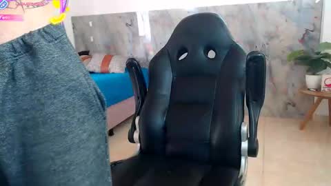 hanz_col online show from 10/31/25, 12:06