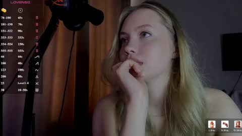 happy__fam online show from 06/27/26, 11:37