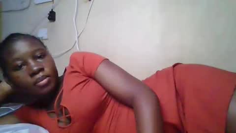 Snapshot of happy_dimple chatting on 10/19/25, 12:06 happy_dimple online show from 10/19/25, 12:06