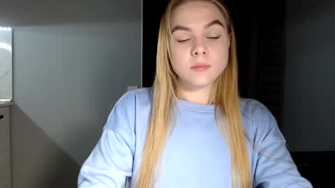 Snapshot of happy_fox_ chatting on 12/06/24, 10:30 happy_fox_ online show from 12/06/24, 10:30