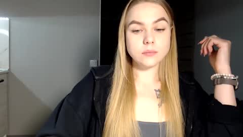 Snapshot of happy_fox_ chatting on 02/17/25, 04:15 happy_fox_ online show from 02/17/25, 04:15