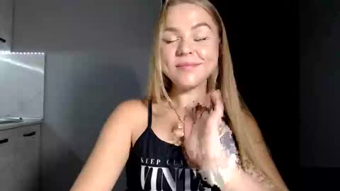 Snapshot of happy_fox_ chatting on 09/25/25, 09:40 happy_fox_ online show from 09/25/25, 09:40