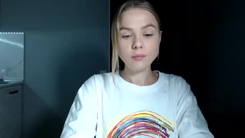 Snapshot of happy_fox_ chatting on 10/19/25, 07:47 happy_fox_ online show from 10/19/25, 07:47