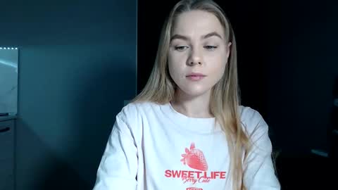 Snapshot of happy_fox_ chatting on 11/23/25, 05:02 happy_fox_ online show from 11/23/25, 05:02