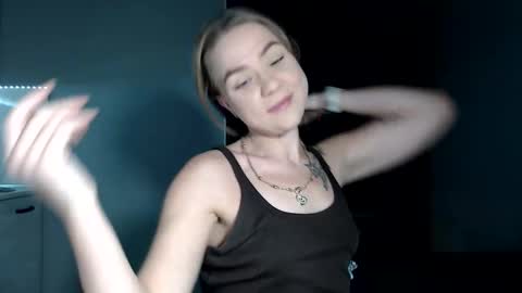 Snapshot of happy_fox_ chatting on 11/24/25, 09:47 happy_fox_ online show from 11/24/25, 09:47