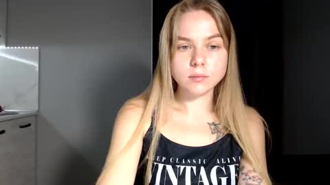 Snapshot of happy_fox_ chatting on 11/28/25, 08:22 happy_fox_ online show from 11/28/25, 08:22