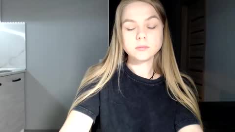 happy_fox_ online show from 02/10/26, 10:36