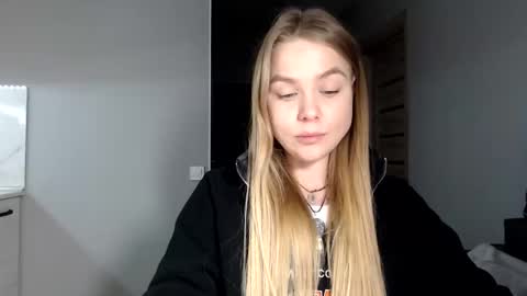 happy_fox_ online show from 02/15/26, 06:37