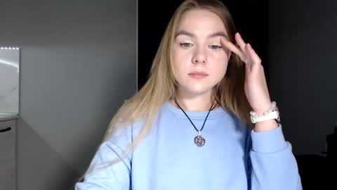 happy_fox_ online show from 04/12/26, 08:25