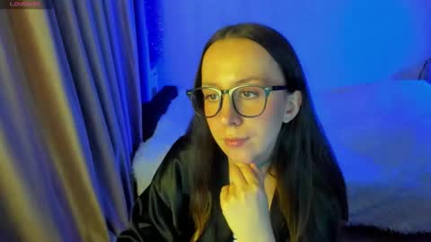 Stephanie online show from 10/31/25, 04:52