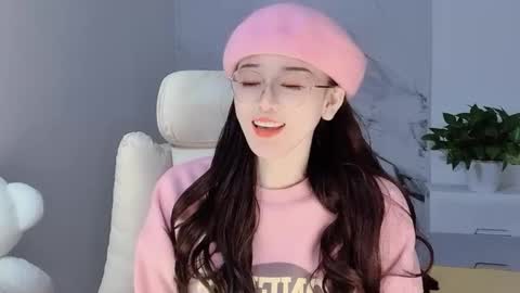 Snapshot of happysweetie168 chatting on 12/07/24, 01:40 Daisy online show from 12/07/24, 01:40