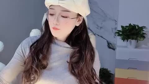 Snapshot of happysweetie168 chatting on 12/09/24, 06:34 Daisy online show from 12/09/24, 06:34