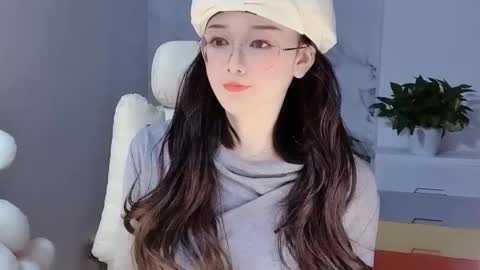 Snapshot of happysweetie168 chatting on 12/09/24, 02:06 Daisy online show from 12/09/24, 02:06