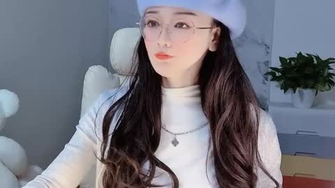 Snapshot of happysweetie168 chatting on 12/11/24, 03:02 Daisy online show from 12/11/24, 03:02