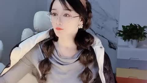 Snapshot of happysweetie168 chatting on 12/13/24, 03:05 Daisy online show from 12/13/24, 03:05