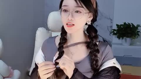 Snapshot of happysweetie168 chatting on 12/14/24, 03:29 Daisy online show from 12/14/24, 03:29