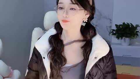 Snapshot of happysweetie168 chatting on 12/14/24, 06:35 Daisy online show from 12/14/24, 06:35