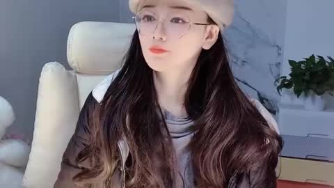 Snapshot of happysweetie168 chatting on 12/17/24, 06:56 Daisy online show from 12/17/24, 06:56