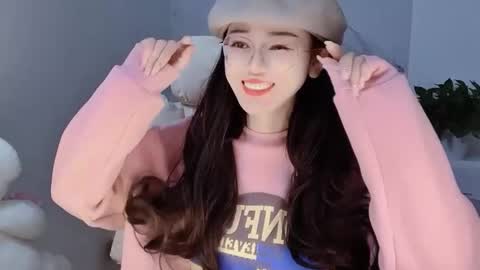 Snapshot of happysweetie168 chatting on 12/17/24, 02:00 Daisy online show from 12/17/24, 02:00