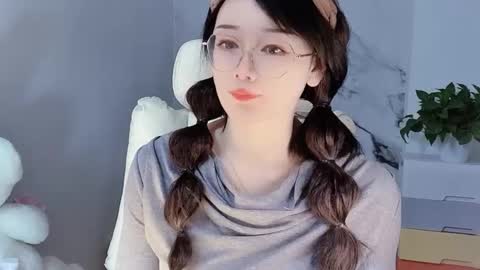 Snapshot of happysweetie168 chatting on 12/18/24, 05:04 Daisy online show from 12/18/24, 05:04