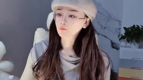 Snapshot of happysweetie168 chatting on 12/18/24, 03:00 Daisy online show from 12/18/24, 03:00