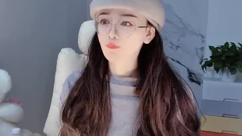 Snapshot of happysweetie168 chatting on 12/19/24, 04:13 Daisy online show from 12/19/24, 04:13