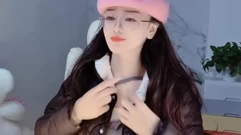 Snapshot of happysweetie168 chatting on 12/20/24, 03:47 Daisy online show from 12/20/24, 03:47