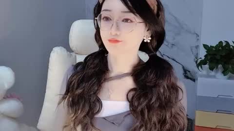 Snapshot of happysweetie168 chatting on 12/21/24, 03:58 Daisy online show from 12/21/24, 03:58