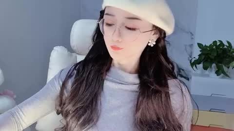 Snapshot of happysweetie168 chatting on 12/22/24, 04:06 Daisy online show from 12/22/24, 04:06