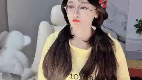 Snapshot of happysweetie168 chatting on 02/14/25, 03:54 Daisy online show from 02/14/25, 03:54