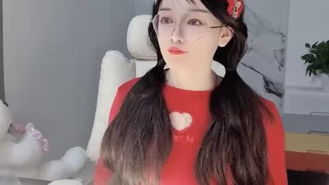 Snapshot of happysweetie168 chatting on 02/14/25, 05:14 Daisy online show from 02/14/25, 05:14