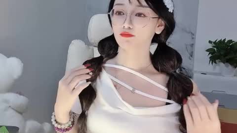 Snapshot of happysweetie168 chatting on 02/26/25, 02:03 Daisy online show from 02/26/25, 02:03