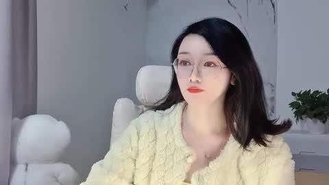 Snapshot of happysweetie168 chatting on 03/09/25, 04:49 Daisy online show from 03/09/25, 04:49