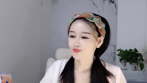 Snapshot of happysweetie168 chatting on 09/11/25, 02:44 Daisy online show from 09/11/25, 02:44