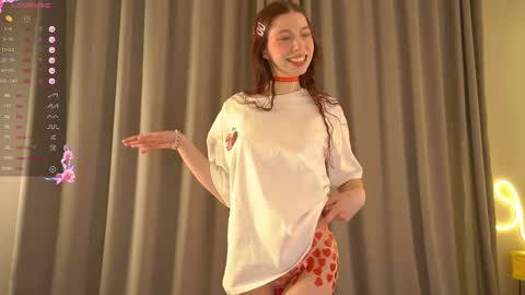 Snapshot of happyvivy chatting on 02/14/25, 08:31 Vivy online show from 02/14/25, 08:31