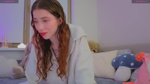 Snapshot of happyvivy chatting on 10/06/25, 08:17 Vivy online show from 10/06/25, 08:17