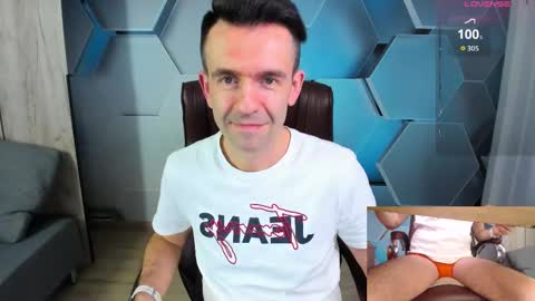 Snapshot of hard_and_juici chatting on 03/15/26, 03:29 Steve online show from 03/15/26, 03:29