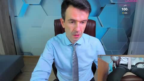 Snapshot of hard_and_juici chatting on 04/06/26, 10:27 Steve online show from 04/06/26, 10:27